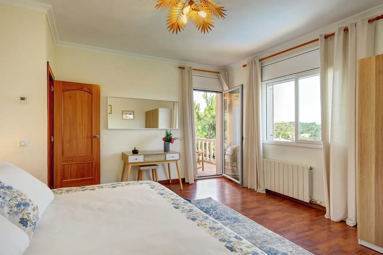 Villa Roses With Swimming Pool & Mountain View Lloret de Mar 0*,  Espanha
