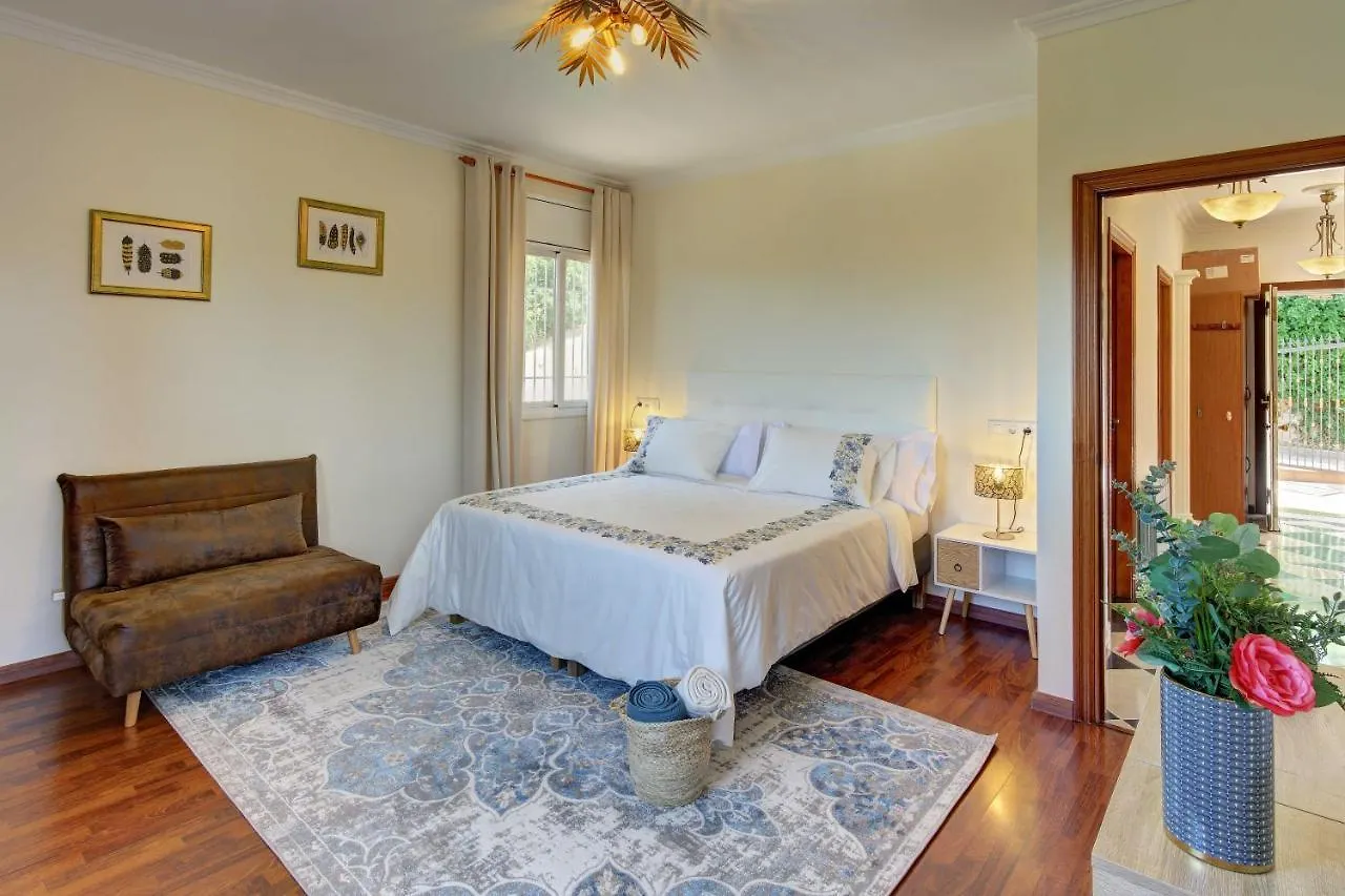 Villa Roses With Swimming Pool & Mountain View Λορέτ Ντε Μαρ