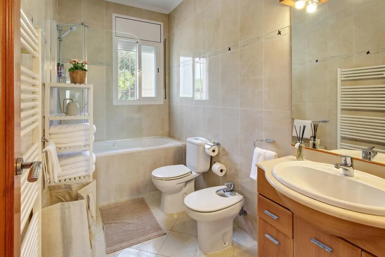 Villa Roses With Swimming Pool & Mountain View Lloret de Mar 0*,  Espanha
